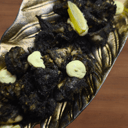 Foto de Chipirones tempurizados en su tinta con alioli cítrico