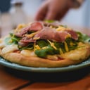 Foto de Pizzeta Individual de Crudo y Rúcula