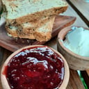 Foto de Tostadas con queso crema y dulce artesanal