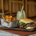 Foto de Sandwich de Lomo con papas fritas o ensalada