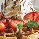 Foto de Waffles con crema, frutas secas o frescas