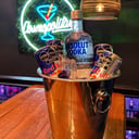 Foto de Absolut 750cm3 + 6 Red Bull