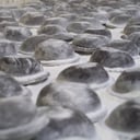 Foto de Sorrentinos Negros de Salmón Rosado, Langostinos y Verdeo x Kg.