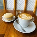 Foto de Cafe con leche+Alfajor de maicena