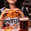 Foto de HAMBURGUESA BUFALO (TENDER DE PECHUGA EMPANIZADA 150G) (PAPAS A LA FRANCESA POR $25MAS)