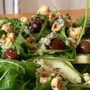 Foto de Ensalada Rucula, Peras asadas, Queso Azul y almendras tostadas