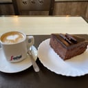 Foto de Café con leche + porcion de torta