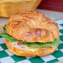 Foto de Cuernito Relleno de Jamón y Queso