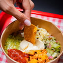 Foto de BOWL PASTORCITO CONSENTIDO. Cerdo al pastor, trozos de piña, frijolitos, queso mozzarella,