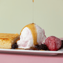 Foto de Cheese cake con helado de merengata y frutos rojos