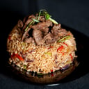 Foto de Wok salteado de arroz con vegetales y carne vacuna 