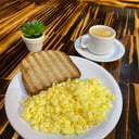 Foto de Combo 1: Huevo revuelto + 1 rabanadas de pan de salvado tostado + 1 cafe express