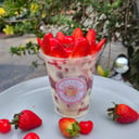 Foto de con topping de cerezas