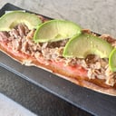 Foto de TOSTADA AGUACATE Y ATUN