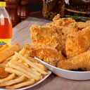 Foto de 1 1/2 pollo broaster+papa francesa+yuca+patacon+arepa+salsas