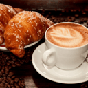 Foto de cafe c/leche mas 2 media lunas