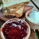 Foto de PROMO cafe doble con tostadas con queso crema/pasta de maní y dulce artesanal