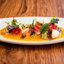 Foto de Tiradito de Salmón con Salsa de Maracuyá