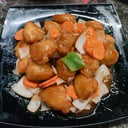 Foto de Gooloh Chicken (Buñuelo de Pollo con Salsa Agridulce)