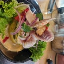 Foto de Causa Acebichada de salmón y langostinos
