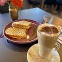 Foto de Cappuccino + jamón queso