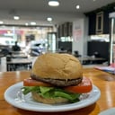 Foto de Hamburguesa con lechuga y tomate