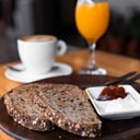 Foto de Porcion de tostadas con queso y mermelada