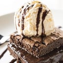 Foto de brownie con helado
