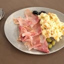 Foto de Jamon crudo con ensalada rusa