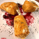Foto de 1er entrante: Centros de queso Camembert con arándanos.