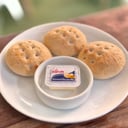 Foto de 3 Mini Pancitos amasados o 2 Tostadas con Mantequilla 