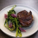 Foto de Ojo de Bife con Kale/ Ribeye steak with kale