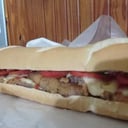 Foto de sanguchazo al napolitano ( salsa,muzza, tomate rodajas, oregano)