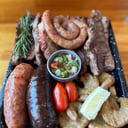 Foto de PROMOCION :Parrilla especial para 3 especial+ VINO MALBEC Nieto Senetiner botella