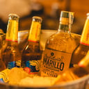 Foto de Botella de Amarillo + cubetazo