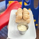 Foto de Ración de 5 tequeños rellenos de queso con salsa 