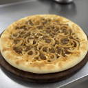 Foto de Filete de carne encebollado con borda rellena