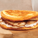 Foto de Sandwich keto con pan nube hecho con huevo, relleno de pollo y queso crema