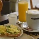 Foto de Desayuno/Merienda con tostadas, palta, huevo y jugo de naranja (cód 3492)
