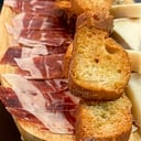 Foto de JAMÓN AL CORTE CON QUESOS VALWNCIANOS