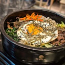 Foto de 돌솥 비빔밥 / Dolsot bibimbap