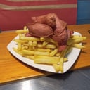 Foto de Salchipapa Personal + 1 Pote de Salsa