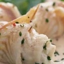 Foto de 90.- ROLL DE DORADO RELLENO CON VERDURAS AL VERDEO CON GUARNICION