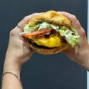 Foto de GRAN gula burger + Papas