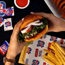 Foto de HAMBURGUESA DE RES (PAPAS A LA FRANCESA POR $25 MAS)