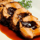 Foto de Bondiola rellena c/morrones, verdeo, ciruela y miel