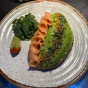 Foto de Tostada de aguacate con salmón