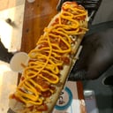 Foto de mega pancho con salsas y aderezos + lluvia de papas