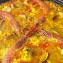 Foto de paella de marisco con gambones