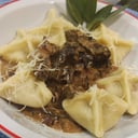 Foto de Fagottini de boniato y bondiola con salsa de hongos de pino